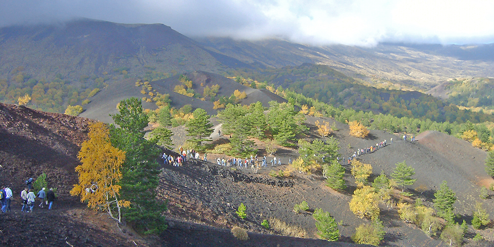 trekking di gruppo sull'Etna