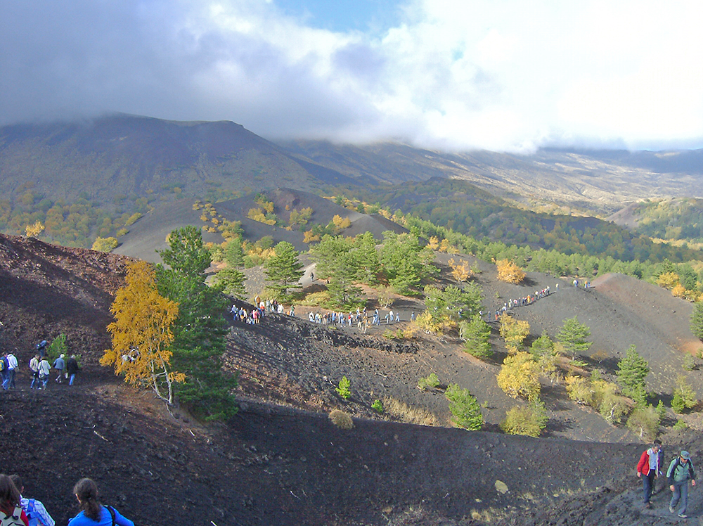 trekking di gruppo sull'Etna